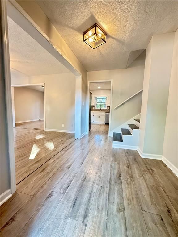 504 S CARDINAL Drive — photo 3