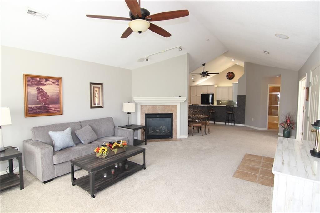 23217 W 71st Terrace — photo 4