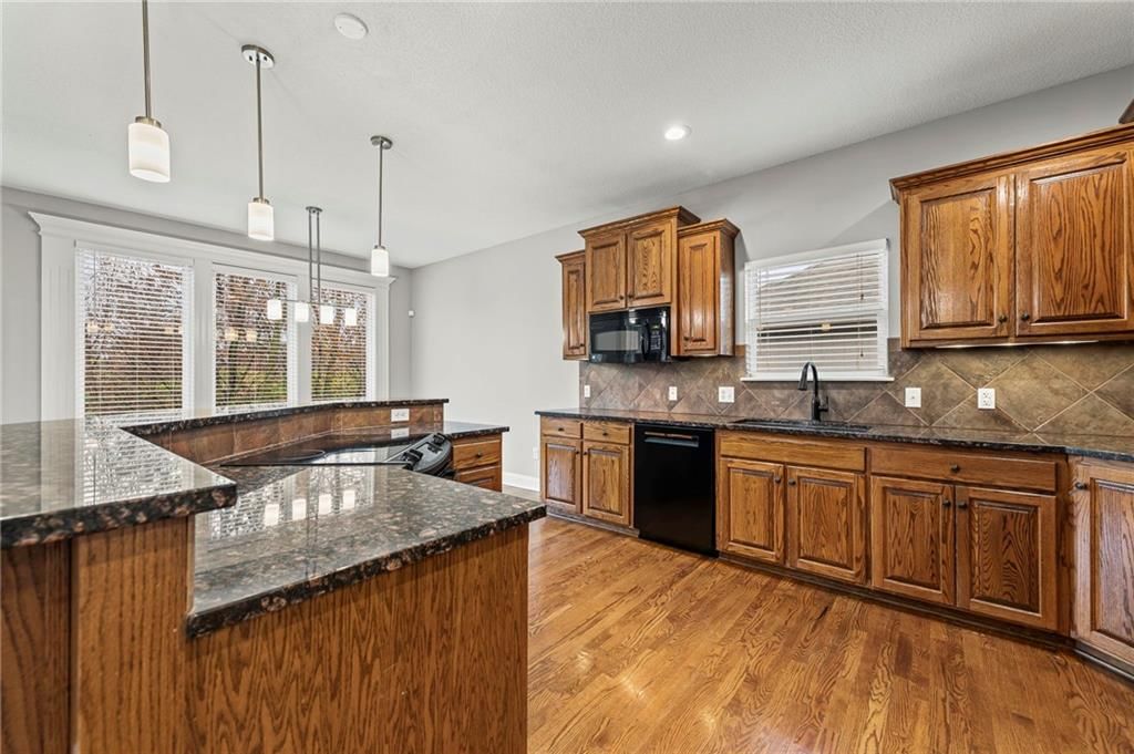 9605 N Adrian Avenue — photo 8