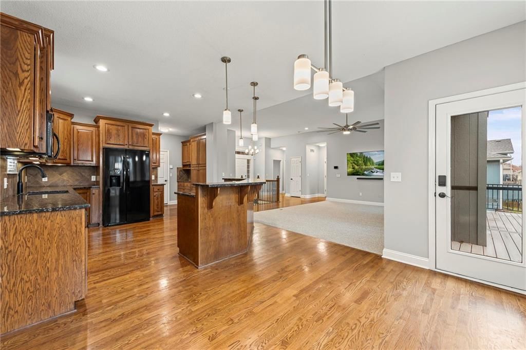 9605 N Adrian Avenue — photo 9