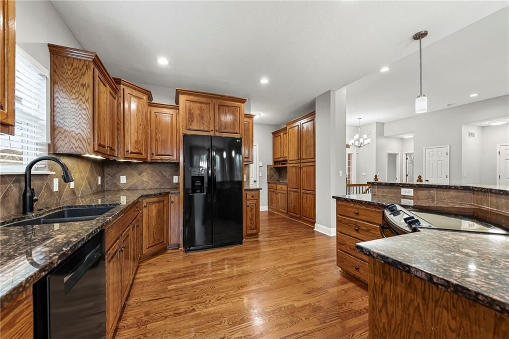 9605 N Adrian Avenue — photo 13