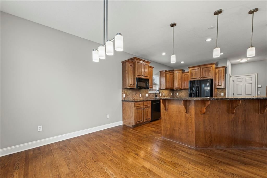 9605 N Adrian Avenue — photo 14
