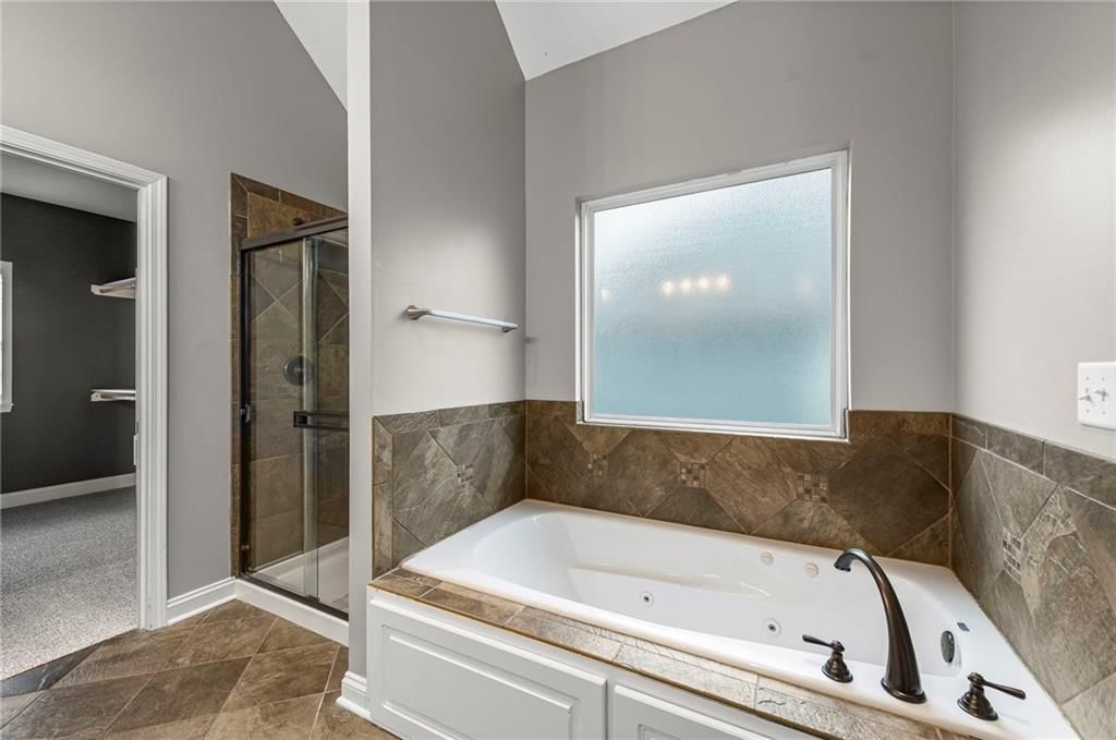 9605 N Adrian Avenue — photo 22