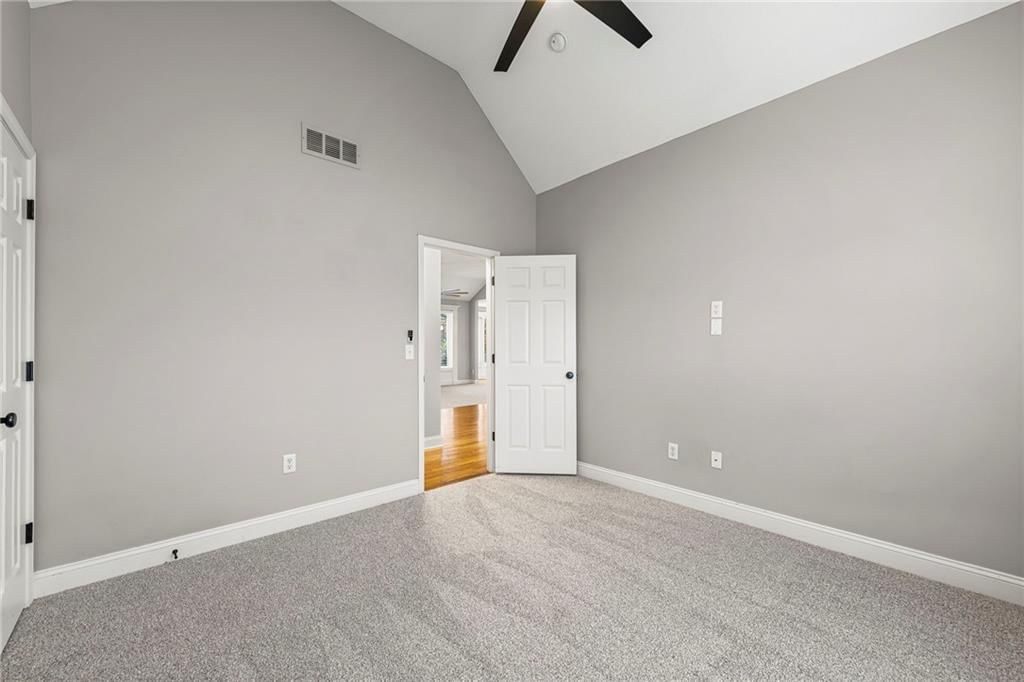 9605 N Adrian Avenue — photo 25