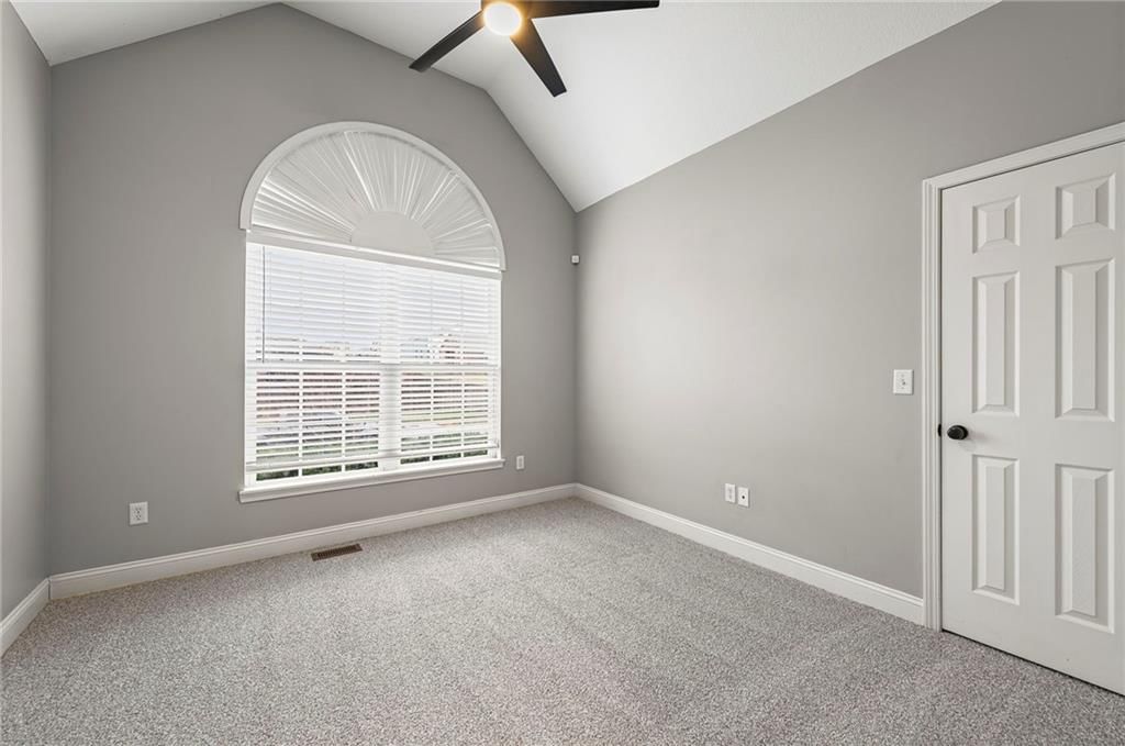 9605 N Adrian Avenue — photo 26