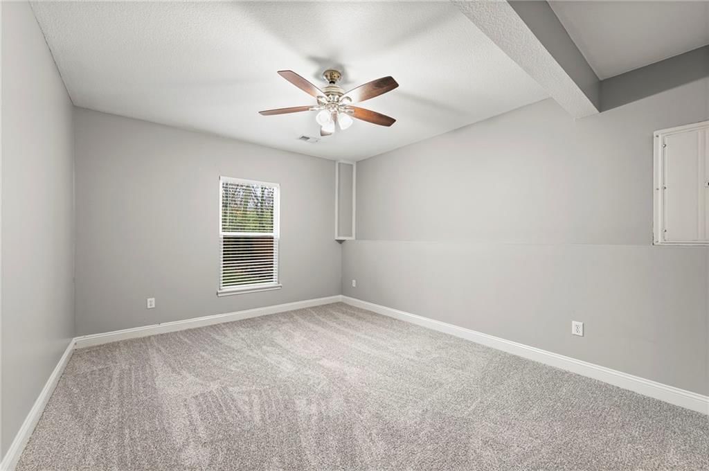 9605 N Adrian Avenue — photo 35