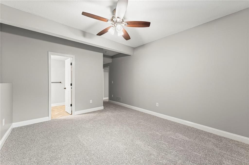 9605 N Adrian Avenue — photo 36