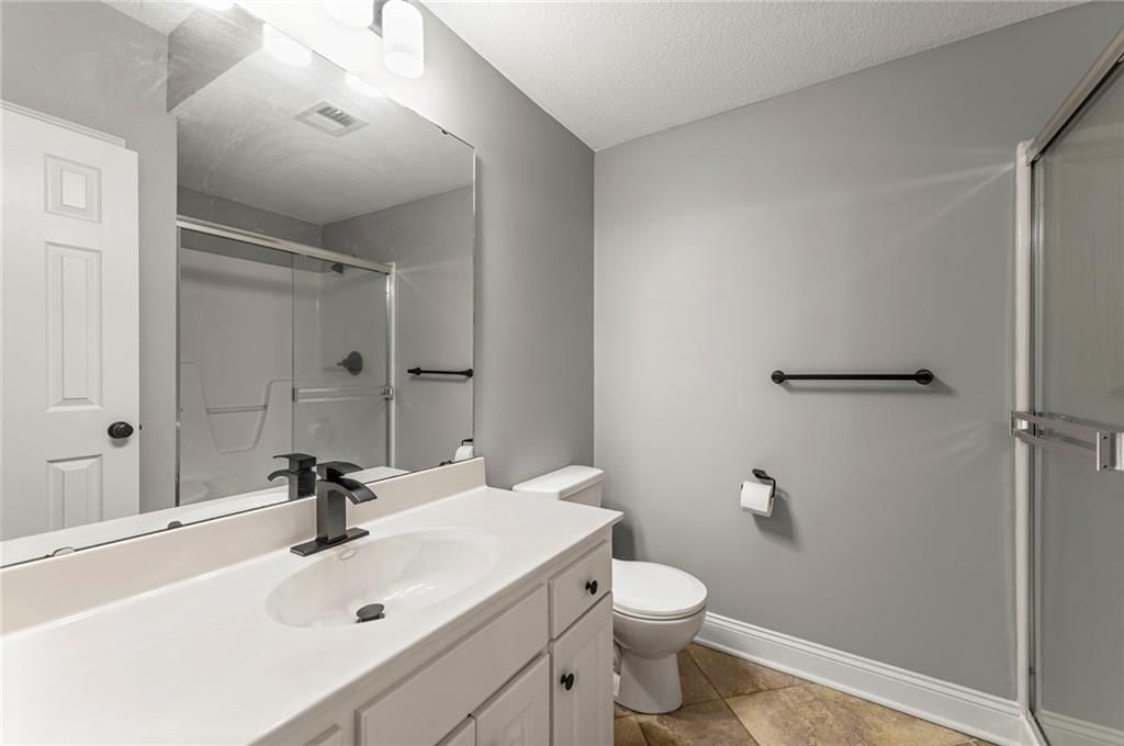 9605 N Adrian Avenue — photo 37
