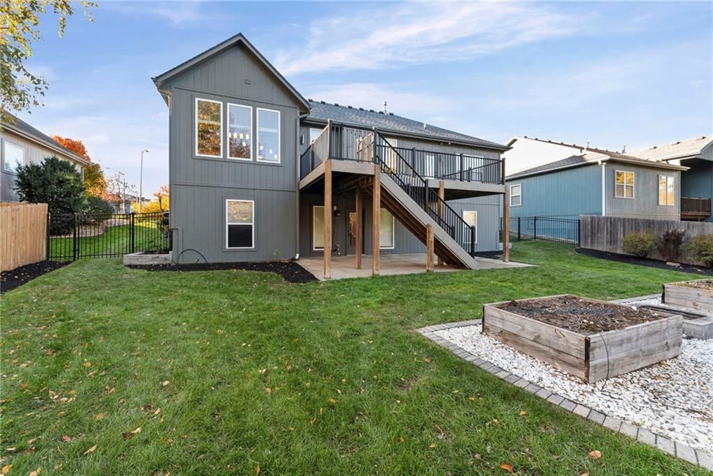 9605 N Adrian Avenue — photo 42