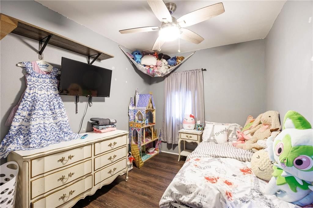 334 W Cedar Street — photo 11