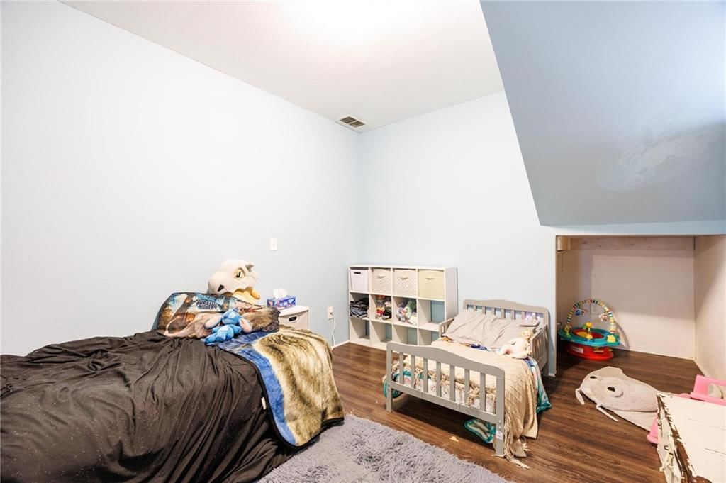 334 W Cedar Street — photo 16
