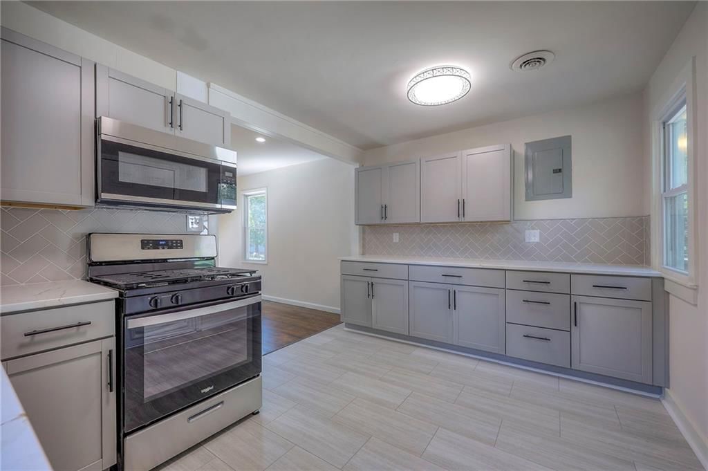4011 NE Kelsey Road, Kansas City, MO
