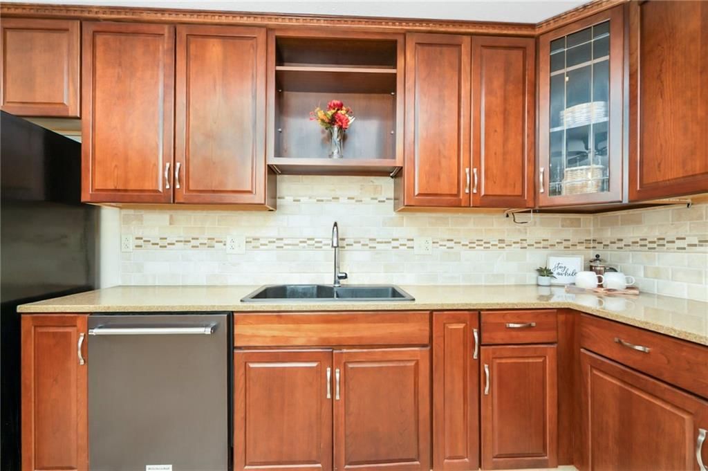 423 W 17th Street — photo 11