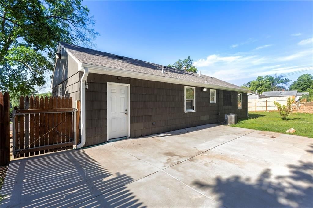 4216 Merriam Drive — photo 18