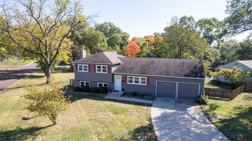 10201 DEARBORN Drive, Overland Park, KS