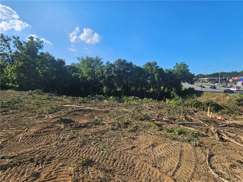 7800 N OAK Trafficway — photo 3
