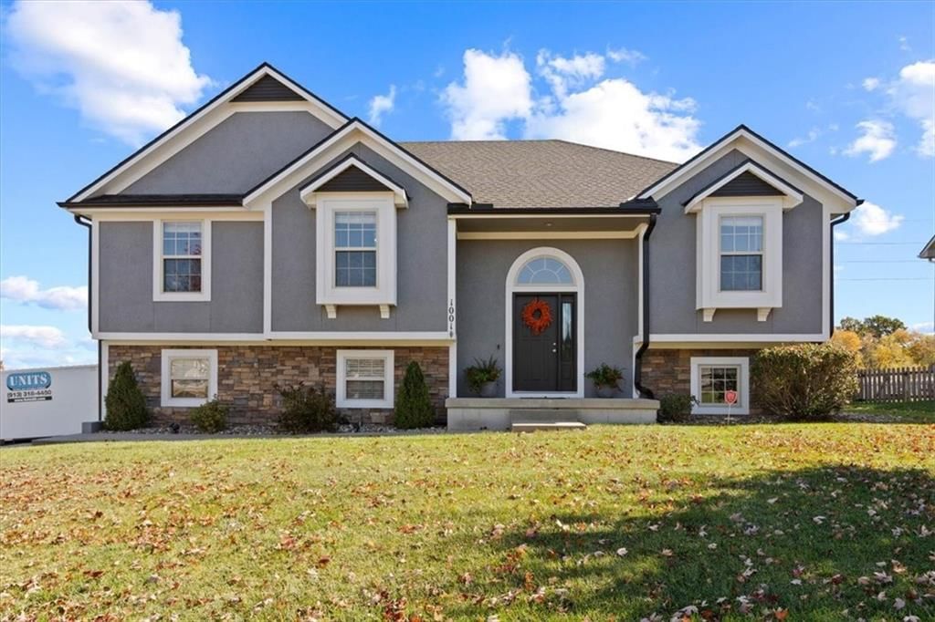 1001 SW Powell Drive, Oak Grove, MO