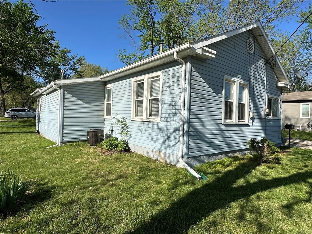 304 W South Street — photo 2