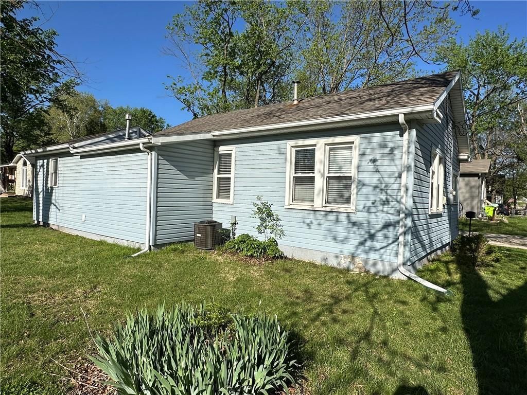 304 W South Street — photo 3