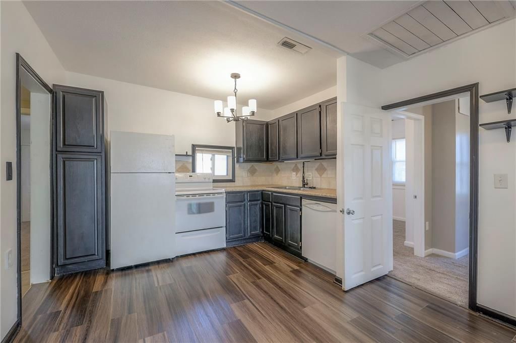 304 W South Street — photo 11