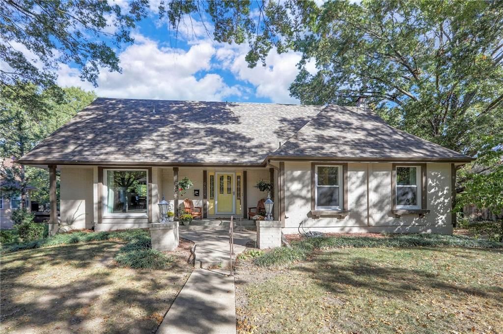 9504 W 104th Street, Overland Park, KS