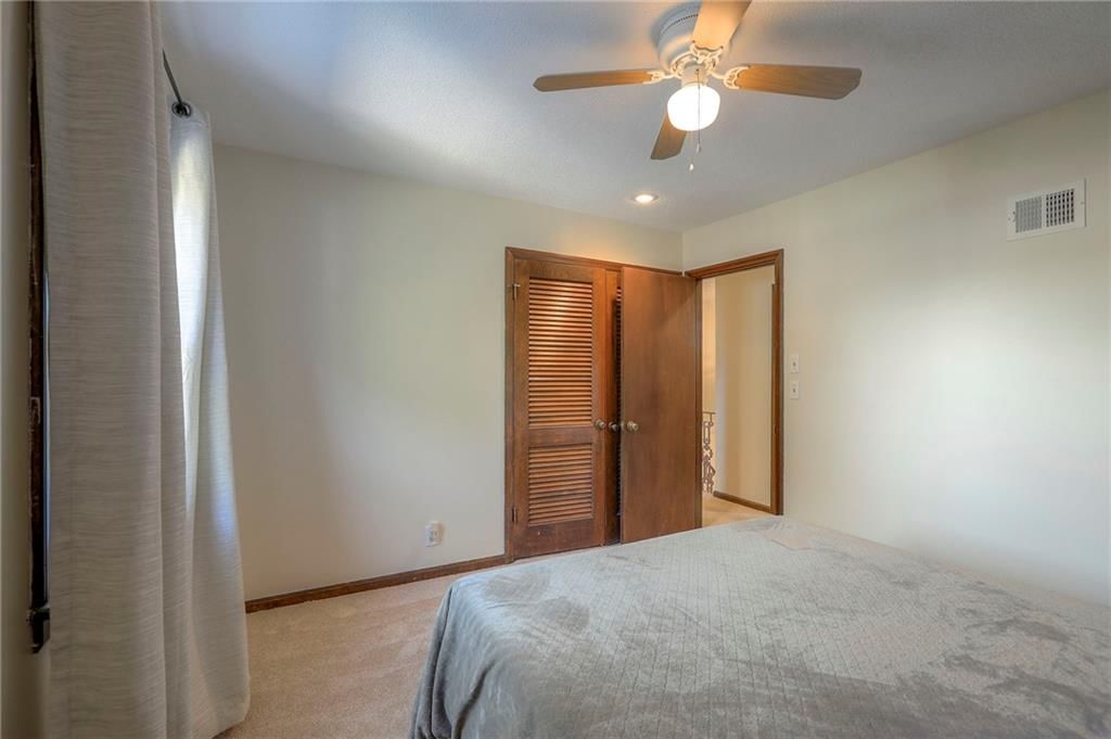 9504 W 104th Street — photo 32