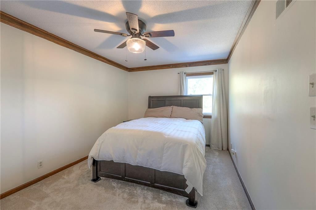 9504 W 104th Street — photo 34