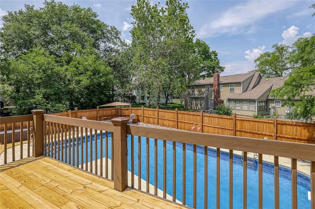 9504 W 104th Street — photo 39
