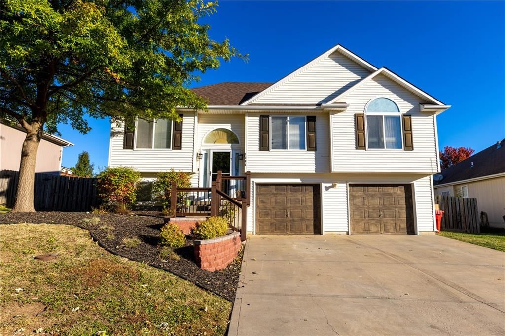 1206 NW Baytree Drive, Grain Valley, MO