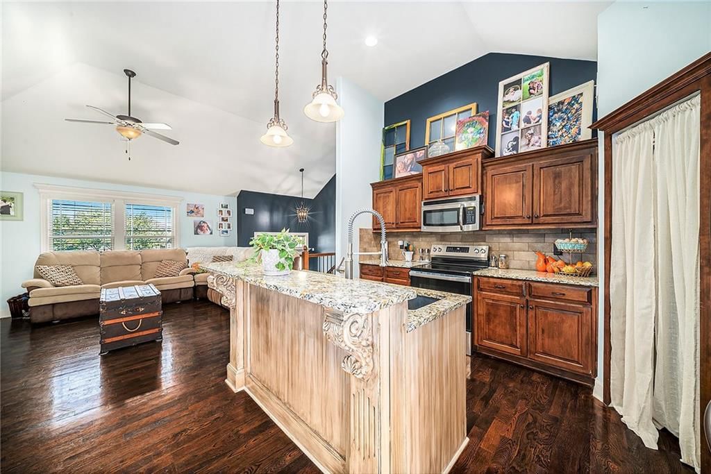 2210 NE Treetop Drive — photo 9