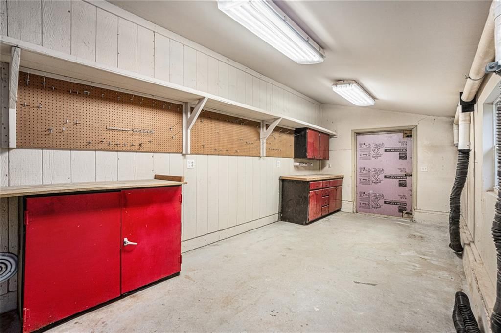 Photo 4 of 33 - 515 E LAKOTA Street