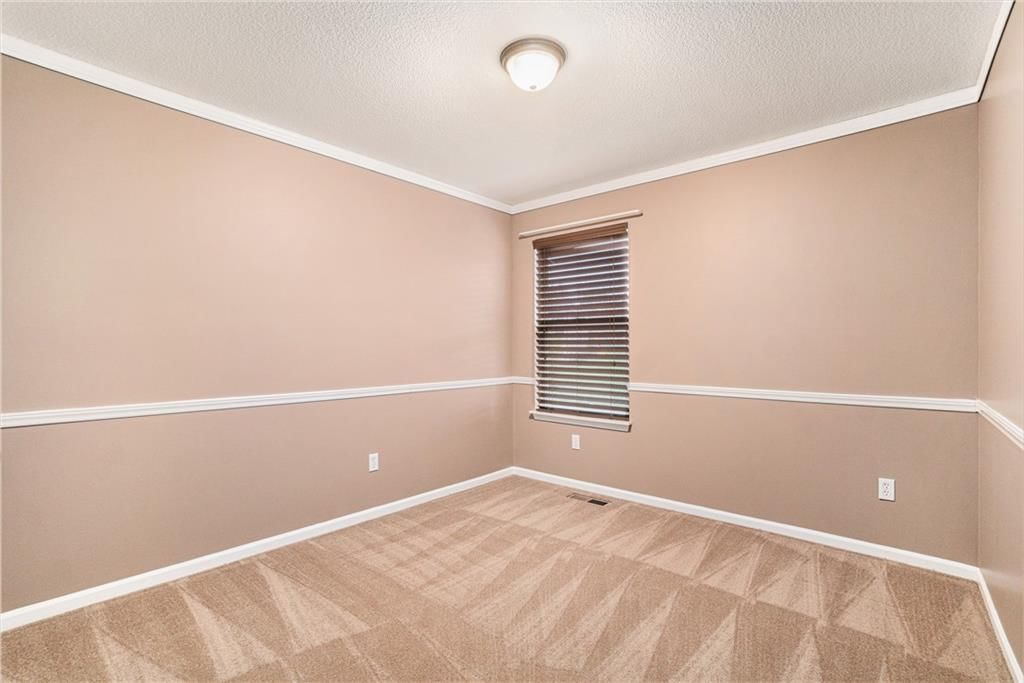 Photo 15 of 33 - 515 E LAKOTA Street
