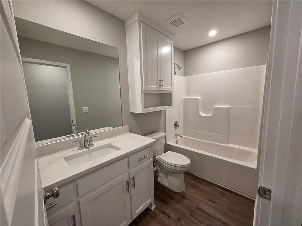 30 E 7th Street — photo 14