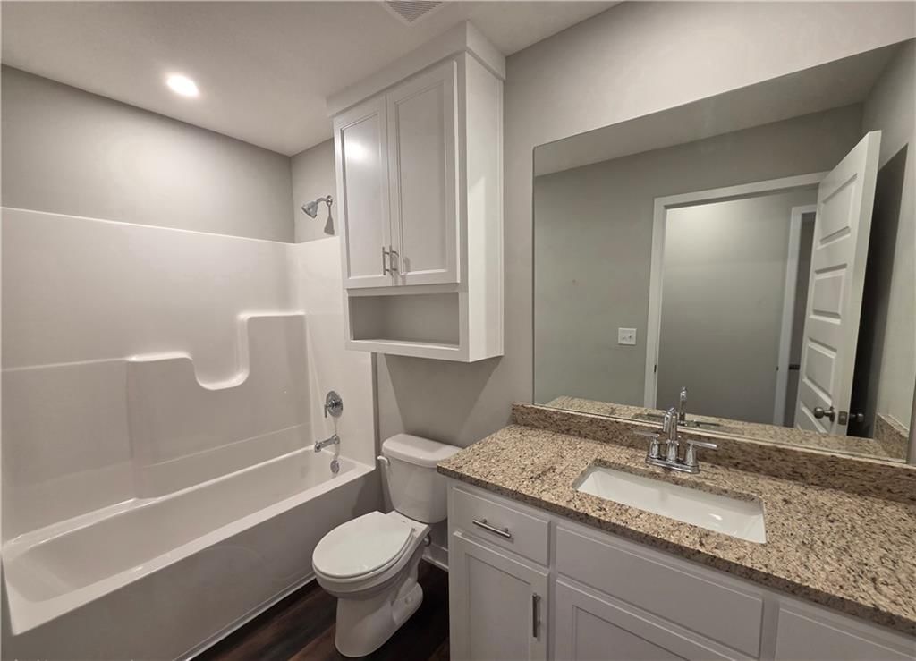 30 E 7th Street — photo 35