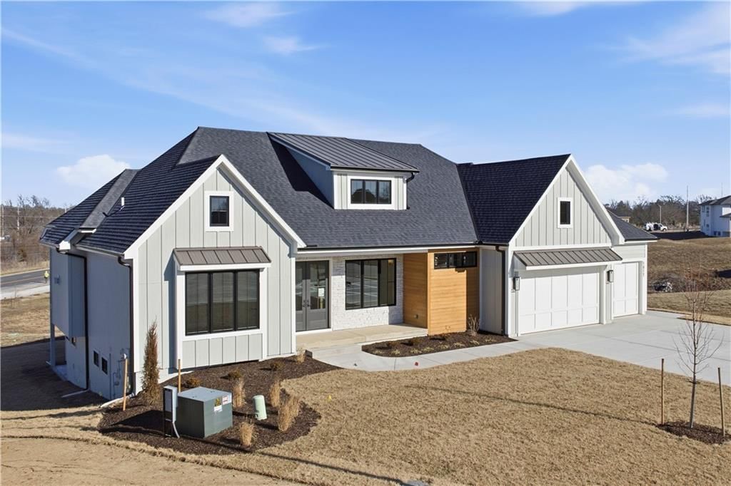1817 NE Lashbrook Circle, Lee's Summit, MO