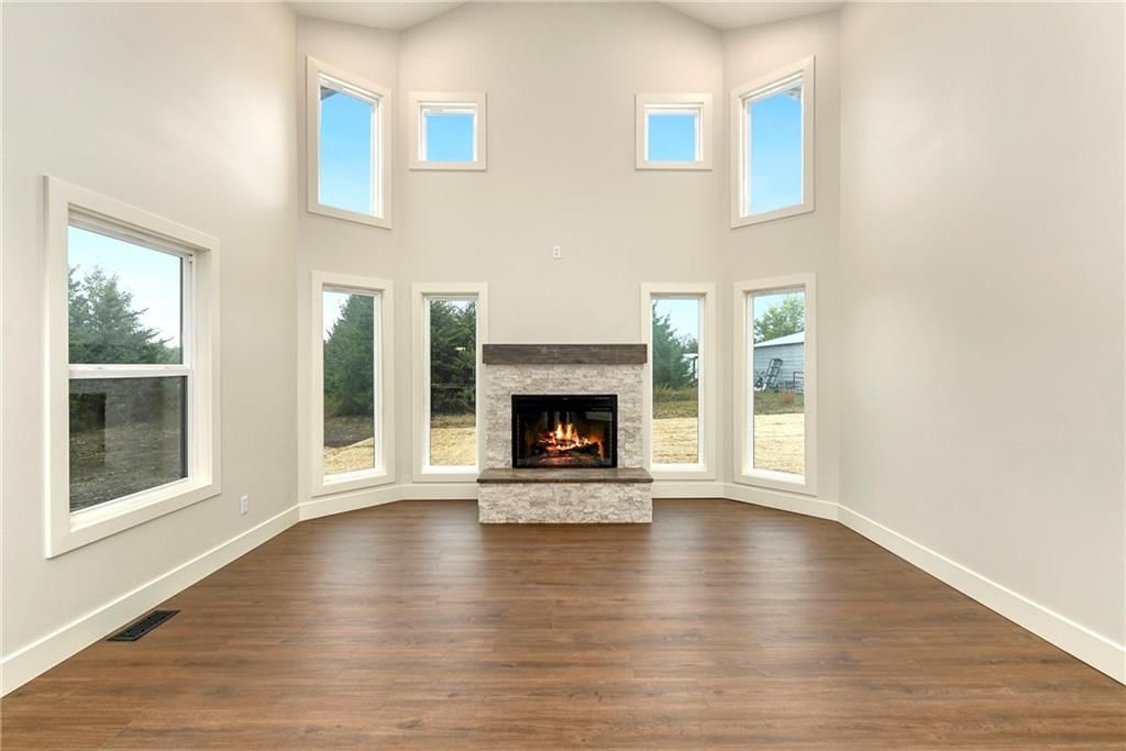 153 S Linn Valley Drive — photo 6