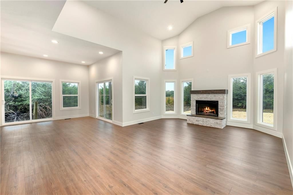 153 S Linn Valley Drive — photo 8