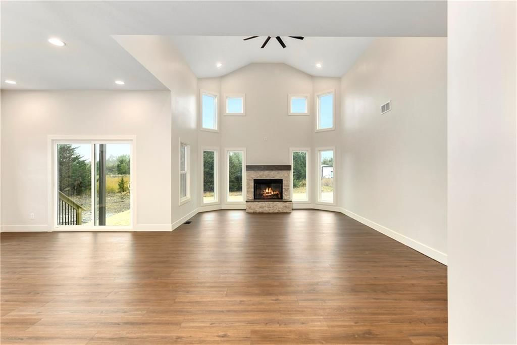 153 S Linn Valley Drive — photo 9