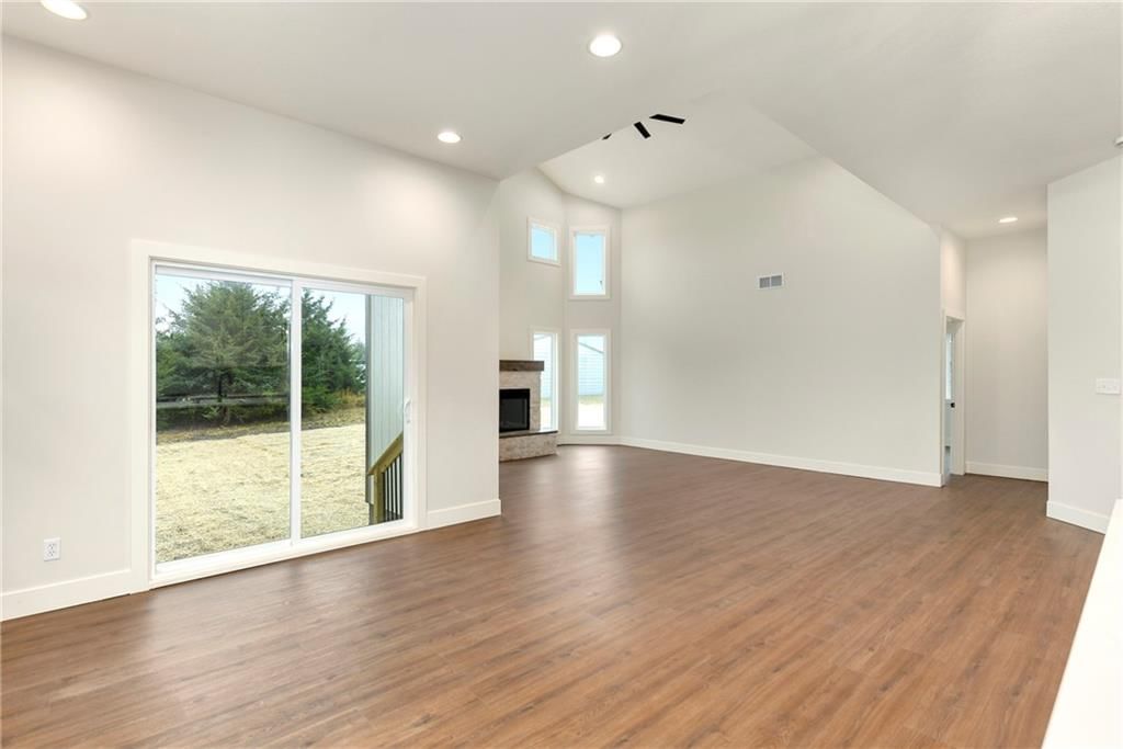 153 S Linn Valley Drive — photo 14
