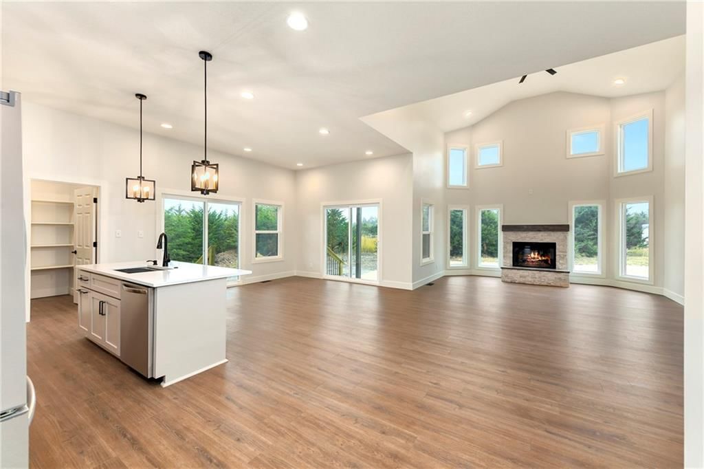 153 S Linn Valley Drive — photo 15