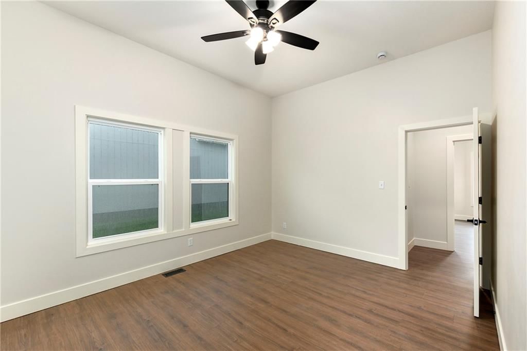 153 S Linn Valley Drive — photo 32