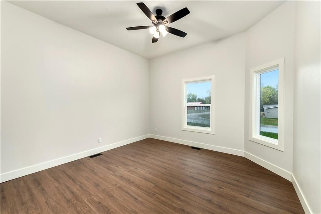 153 S Linn Valley Drive — photo 34