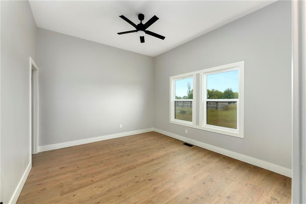 149 S Linn Valley Drive — photo 28
