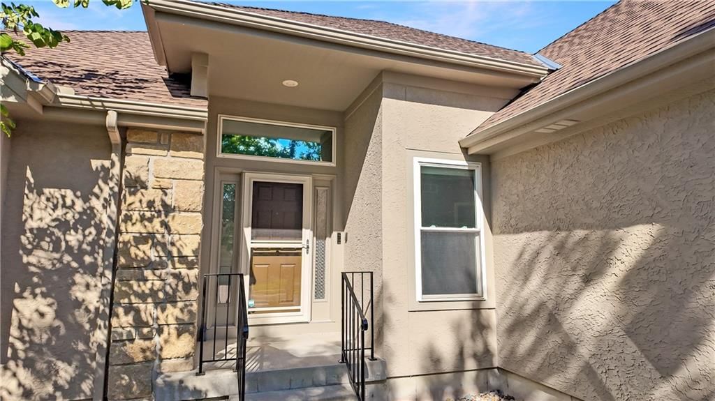 Photo 6 of 38 - 4104 SW Homestead Drive