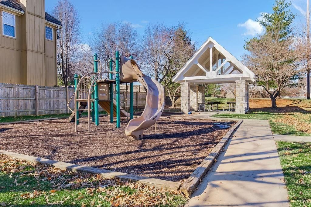 15813 Linden Street — photo 35