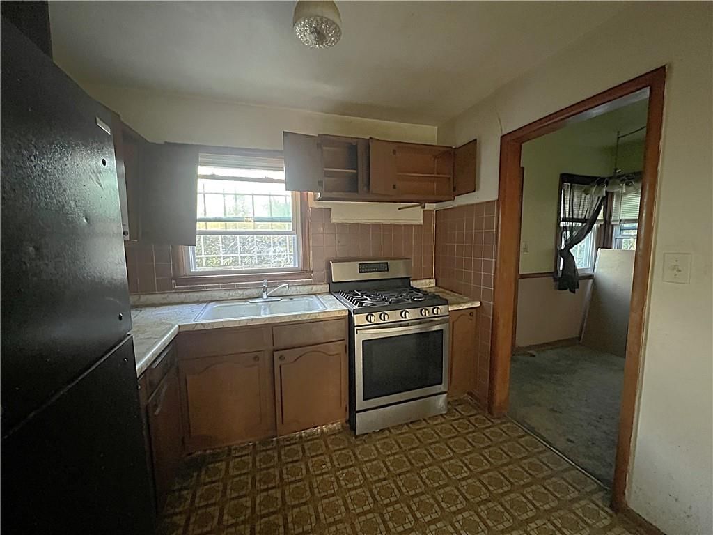 Photo 5 of 21 - 5800 Askew Avenue