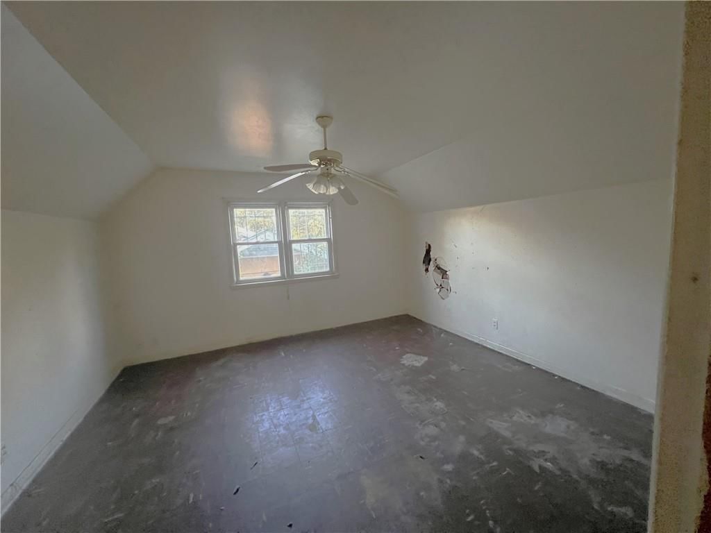 Photo 12 of 21 - 5800 Askew Avenue