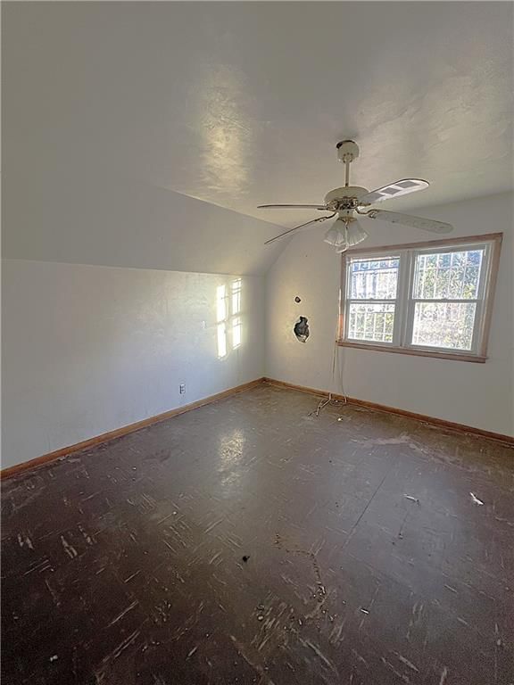 Photo 14 of 21 - 5800 Askew Avenue
