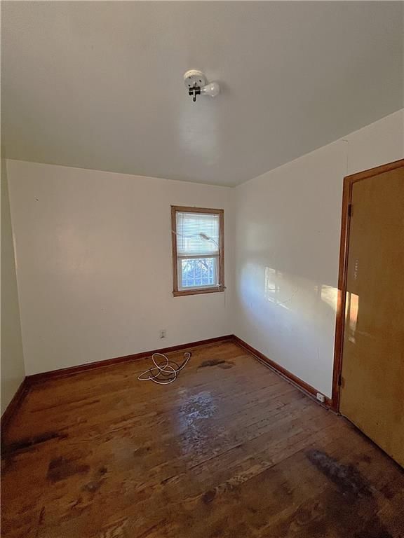 Photo 15 of 21 - 5800 Askew Avenue