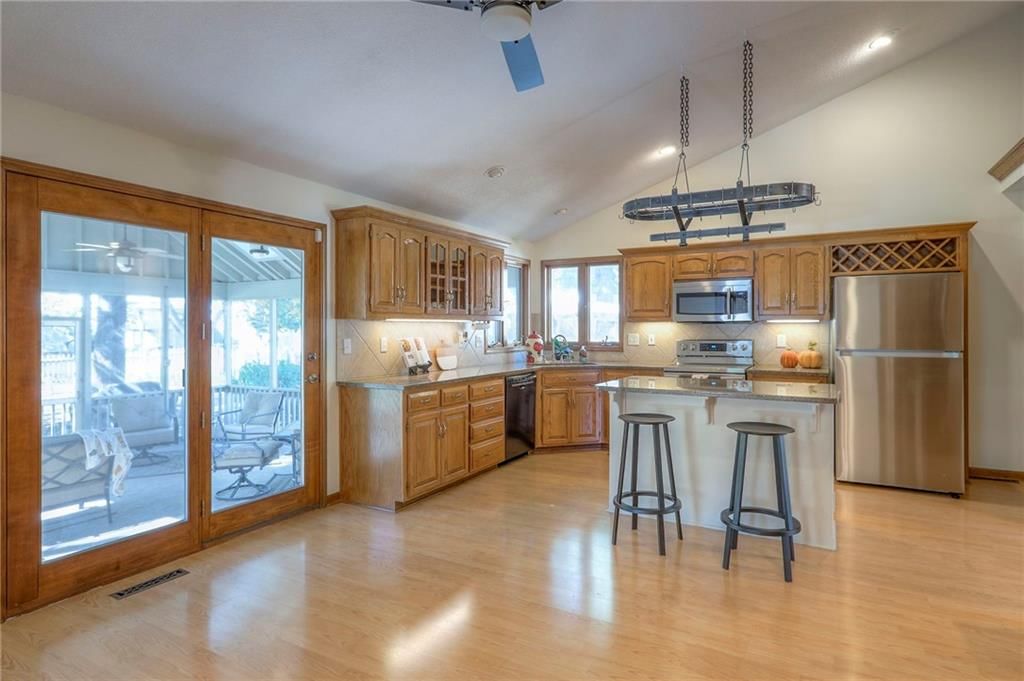 400 NE Stanton Lane — photo 8